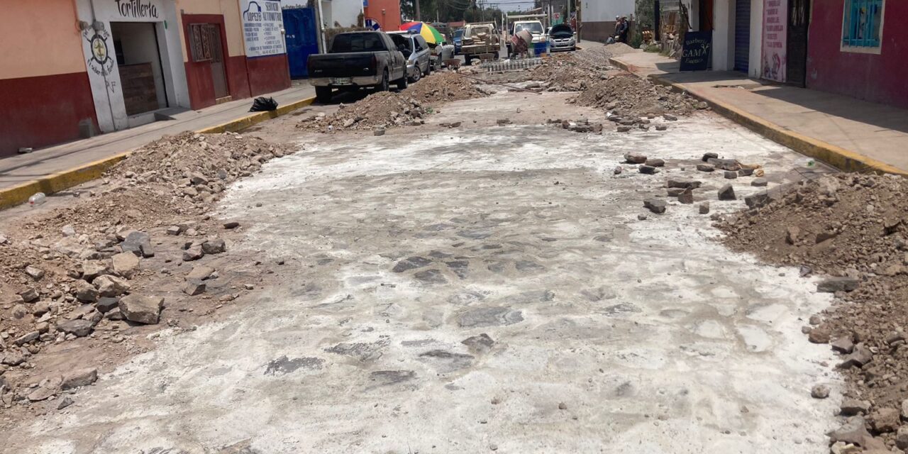 Avanza rehabilitación de vialidades en Villa de Pozos para facilitar la circulación