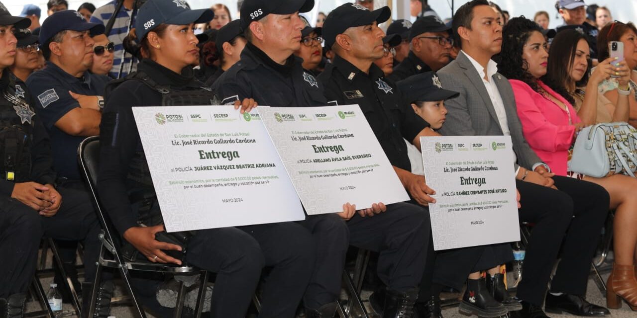 Entregan estímulos a policías de Soledad
