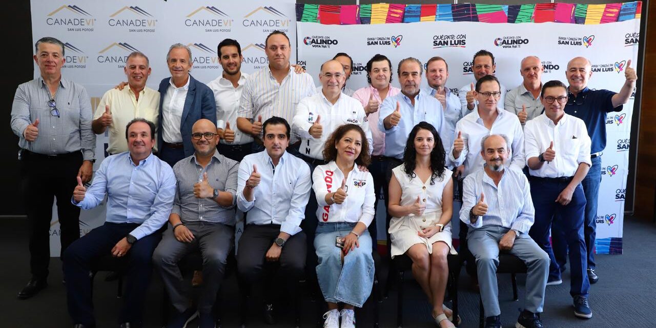 Galindo y Canadevi hacen frente común para impulsar vivienda en la capital de SLP