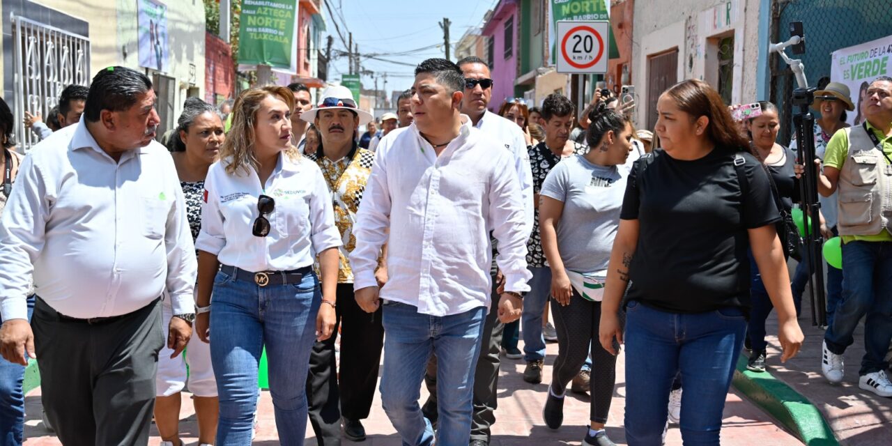 Ricardo Gallardo entrega calle azteca norte en barrio de Tlaxcala