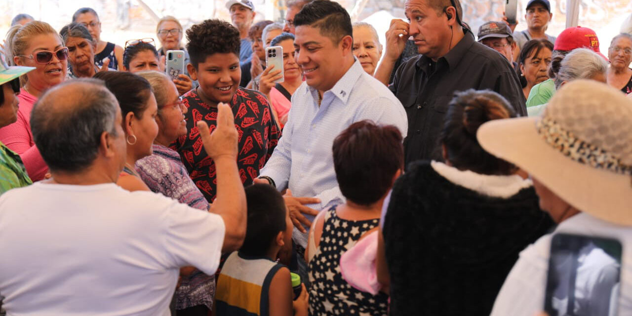 Familias de Prados agradecen a Ricardo Gallardo por obras