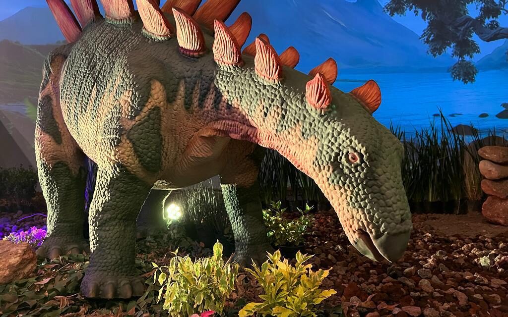 Cine, dinosaurios y pintura en la agenda cultural del fin de semana