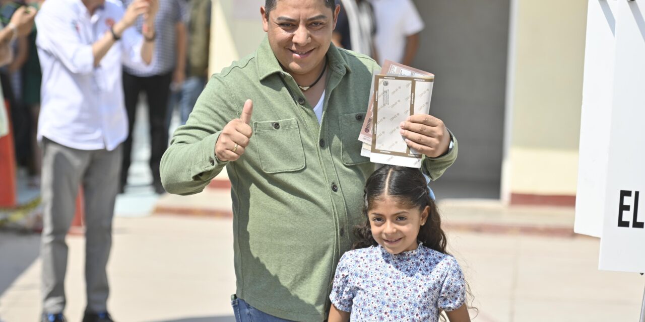 Gobernador de San Luis Potosí acude a votar&nbsp;