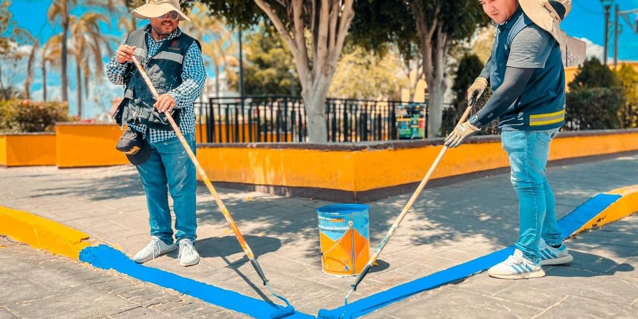 Ayuntamiento de SLP brinda mantenimiento a la Plaza del Milenio