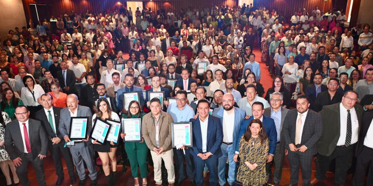 Entrega gobernador Ricardo Gallardo Premio Estatal de Periodismo