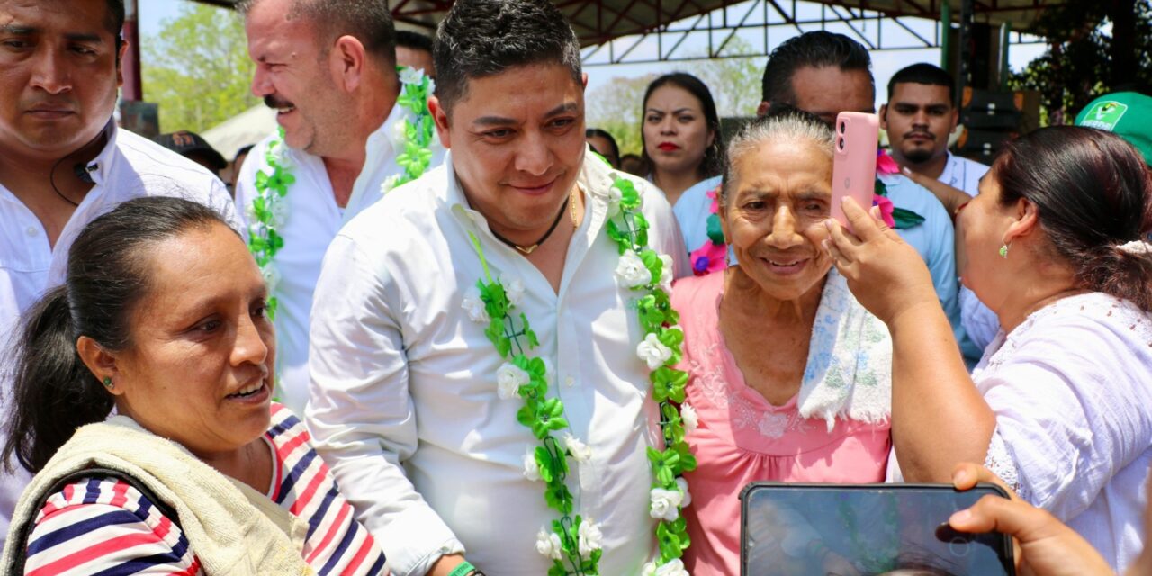 Ricardo Gallardo entrega otro camino renovado en San Martín Chalchicuautla