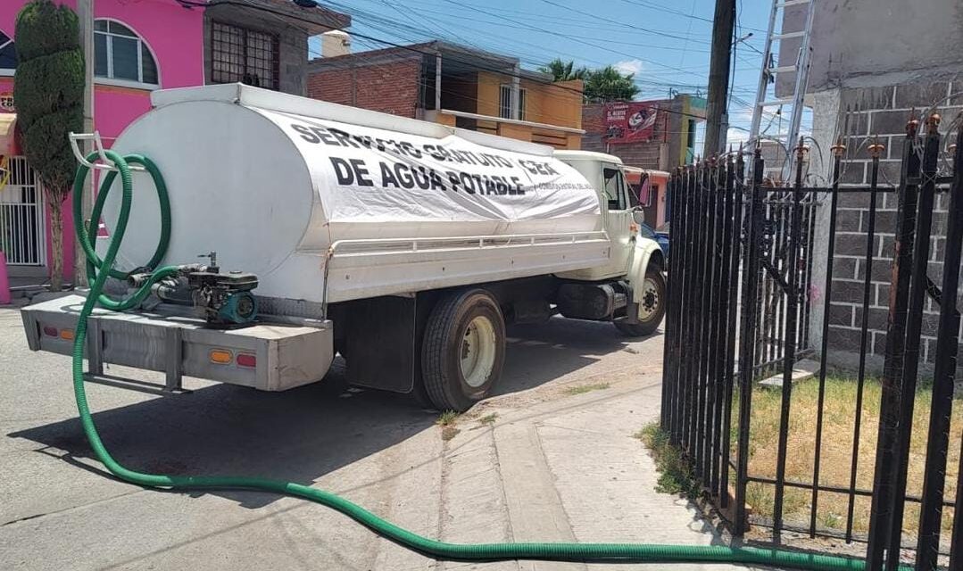 Gobierno de Soledad continúa distribución de agua en zona oriente