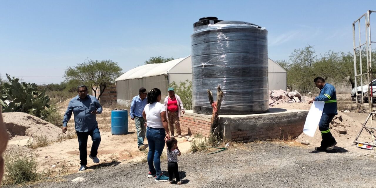 Subdirección de Agua fortalece el Plan Emergente con entrega tinacos-cisterna de 10 mil litros