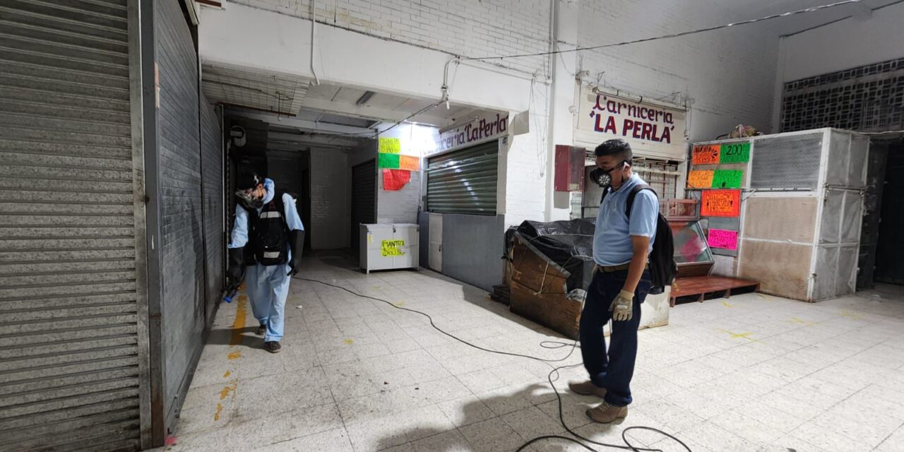 Ayuntamiento de SLP realiza fumigación en el interior e inmediaciones del Mercado República
