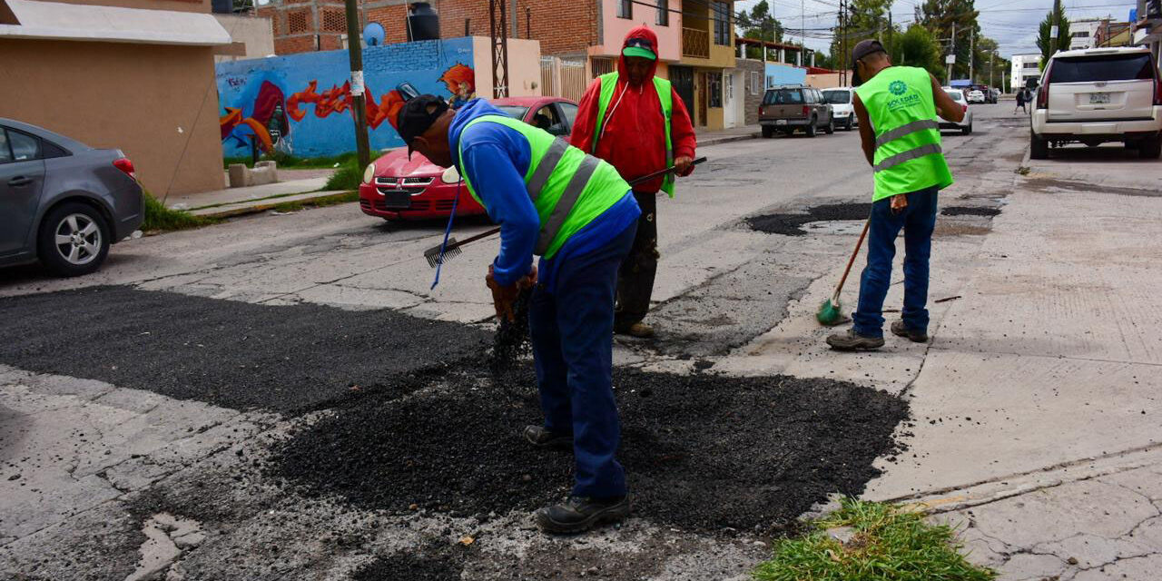 Fortalece ayuntamiento de Soledad programa permanente de bacheo