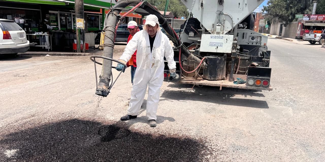 Ayuntamiento de SLP inició los trabajos de bacheo inmediato en Villa de Pozos