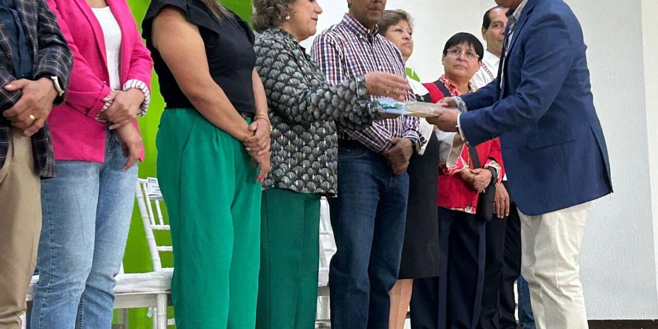 Ayuntamiento soledense reconoce a docentes de educación física por su excelencia y compromiso