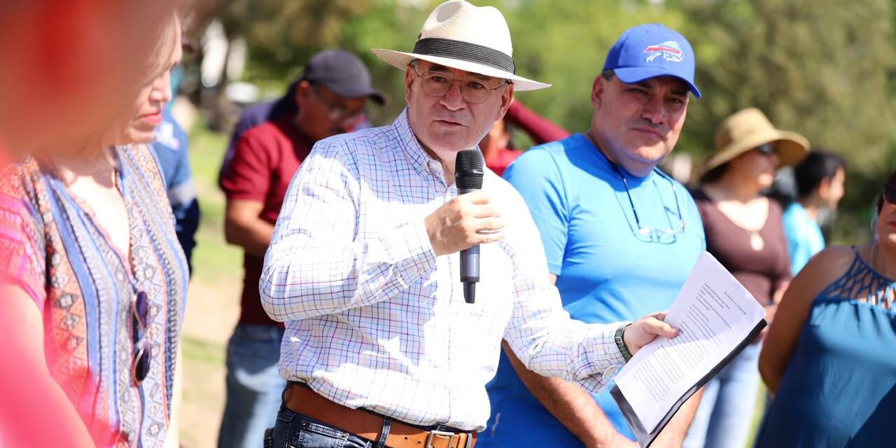 Alcalde Enrique Galindo encabeza labores de reforestación y rehabilitación del espacio público en el Domingo de Pilas 135