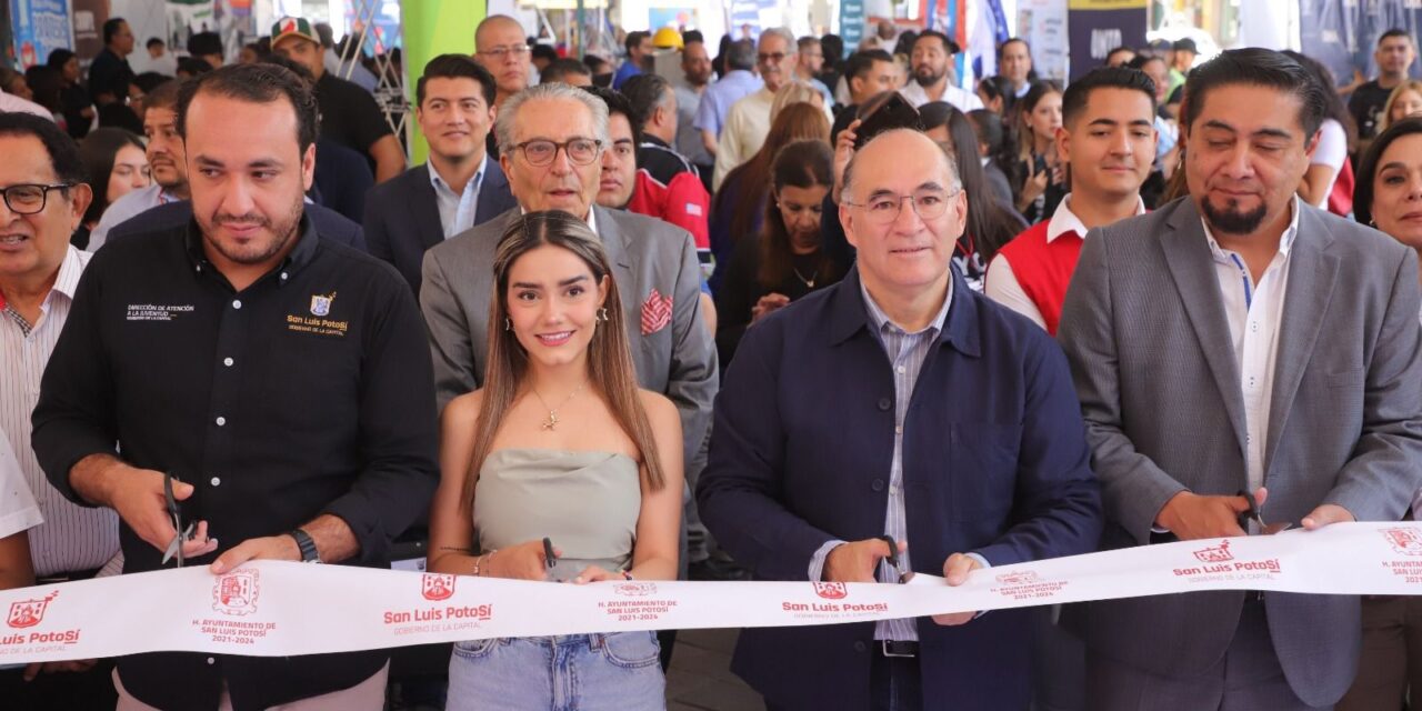Alcalde Galindo duplica número de becas para que jóvenes continúen sus estudios.