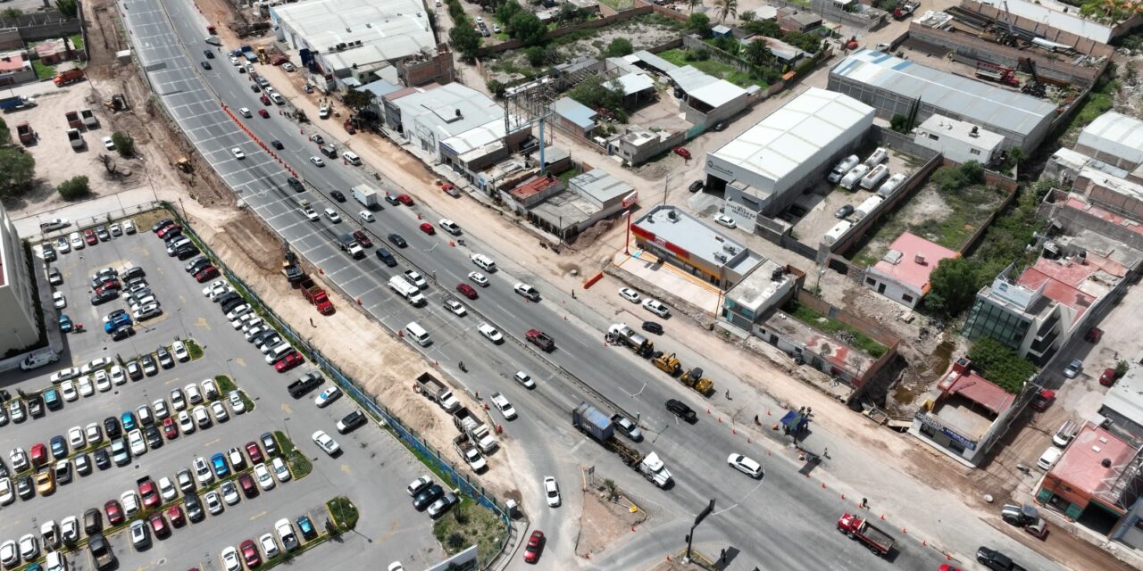 Ricardo Gallardo supervisa obras del puente en Coronel Romero