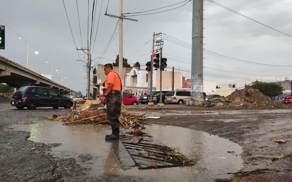Gobierno de la Capital redobla limpieza en bocas de tormentas y alcantarillas para evitar riesgos por inundaciones