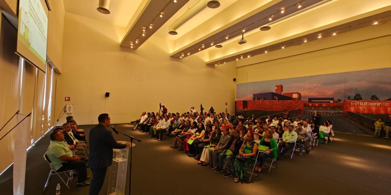 Gobierno estatal entrega reconocimientos de promoción y ascenso a docentes