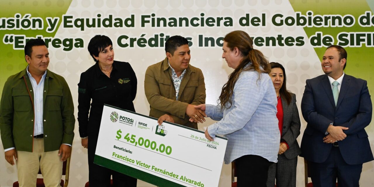RICARDO GALLARDO ENTREGA MÁS FINANCIAMIENTOS EN APOYO A FAMILIAS POTOSINAS