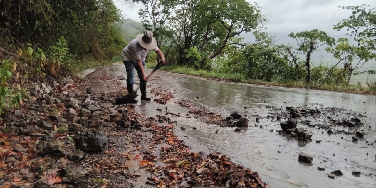 GOBIERNO ESTATAL INTENSIFICA ATENCIÓN A CARRETERAS POR LLUVIAS