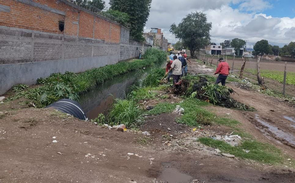 En apoyo al campo soledense, ayuntamiento coadyuva en la limpieza de canales de riego