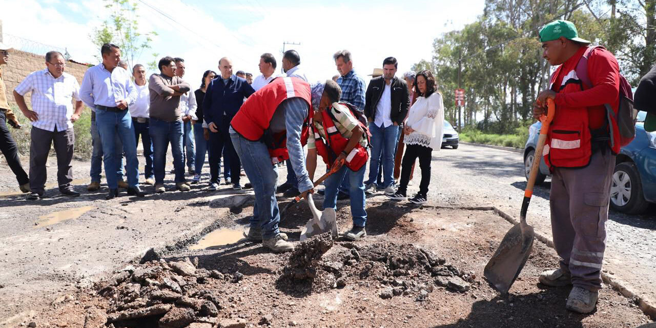 El Alcalde Enrique Galindo pone en marcha trabajos intensivos de bacheo en Villa de Pozos y supervisa avance Puente Los Borregos