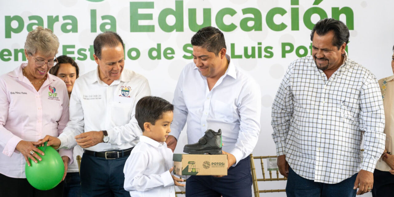 Lleva Gobernador Ricardo Gallardo más apoyo a estudiantes de Ciudad Fernández