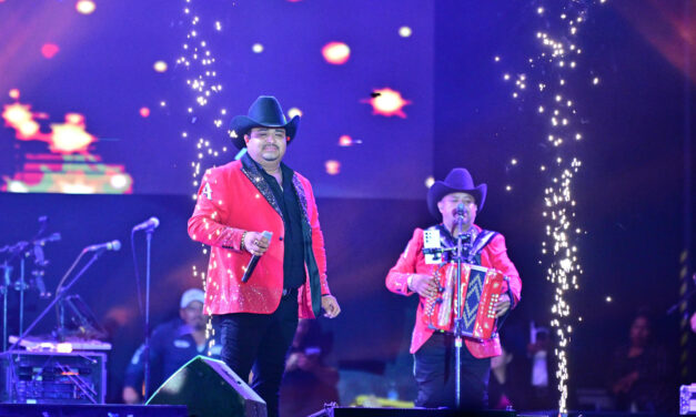 Agrupaciones potosinas ofrecen noche inolvidable en el Teatro del Pueblo