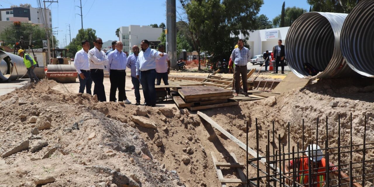Alcalde Enrique Galindo supervisa avance de obra del Colector Pluvial Himalaya