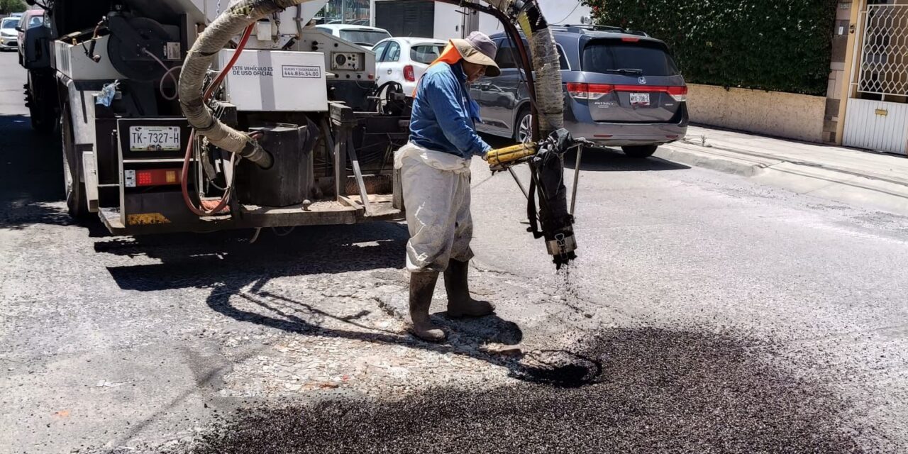 Gobierno Municipal realiza bacheo en las colonias Himno Nacional, Jardines del Estadio, Santuario, entre otras