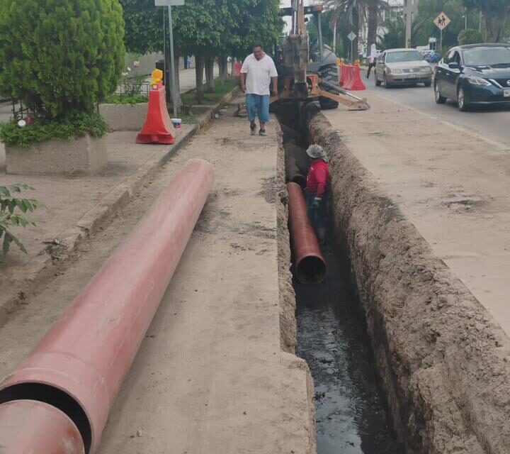 Avanza rehabilitación de drenaje sanitario en la avenida Venustiano Carranza