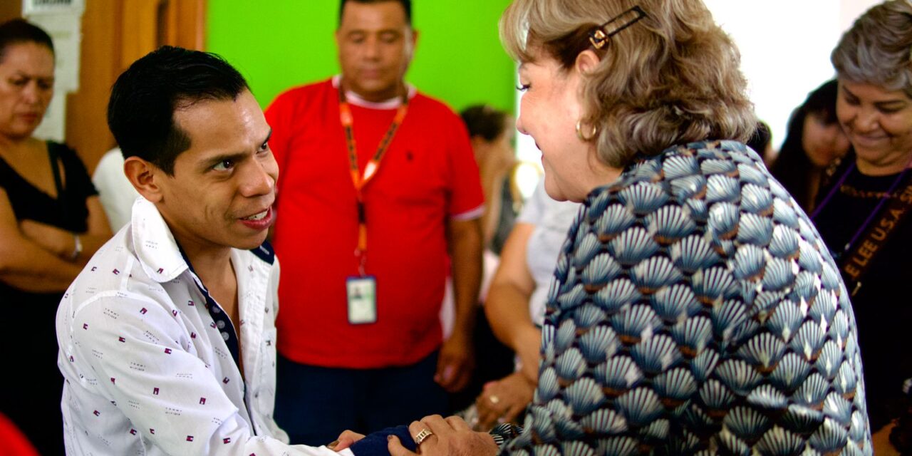 DIF de soledad entrega apoyos funcionales y becas económicas a personas con discapacidad y adultos mayores