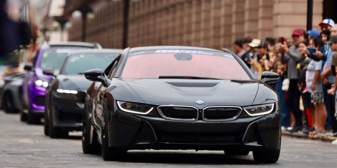 San Luis Capital recibe desfile de autos de lujo con el Tour Keko Fest 2024