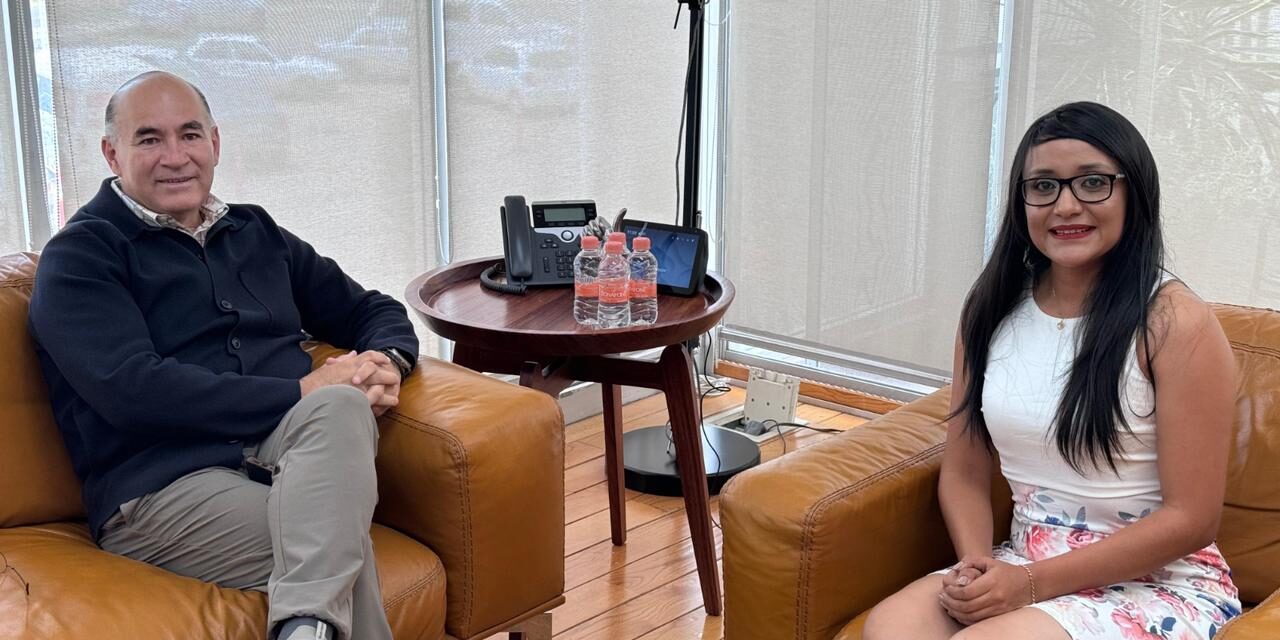 Alcalde Enrique Galindo recibe en un primer encuentro a la Concejal Presidenta de Villa de Pozos María Teresa de Jesús Rivera Acevedo