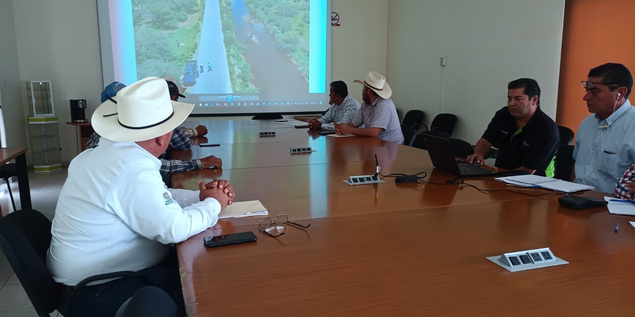 Gobierno estatal y municipio soledense coordinan trabajos para la consolidación de represa en La Tinaja