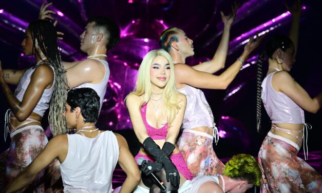 Kenia Os conquista al Teatro del Pueblo