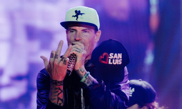 Vanilla Ice y Caló triunfan y llenan de rap y nostalgia al Teatro del Pueblo