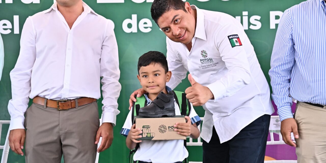 Alumnas y alumnos de Matehuala reciben apoyos escolares