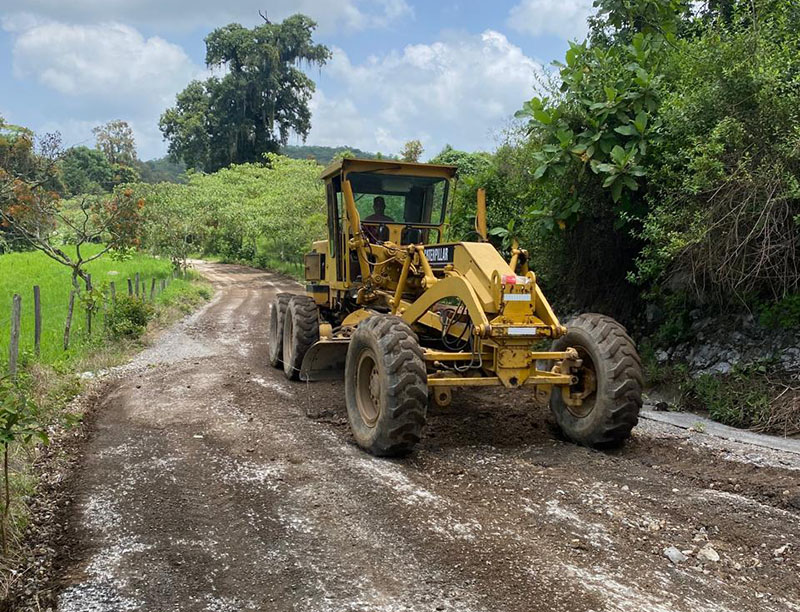Avanza rehabilitación del camino Tamán-San Francisco, en Tamazunchale