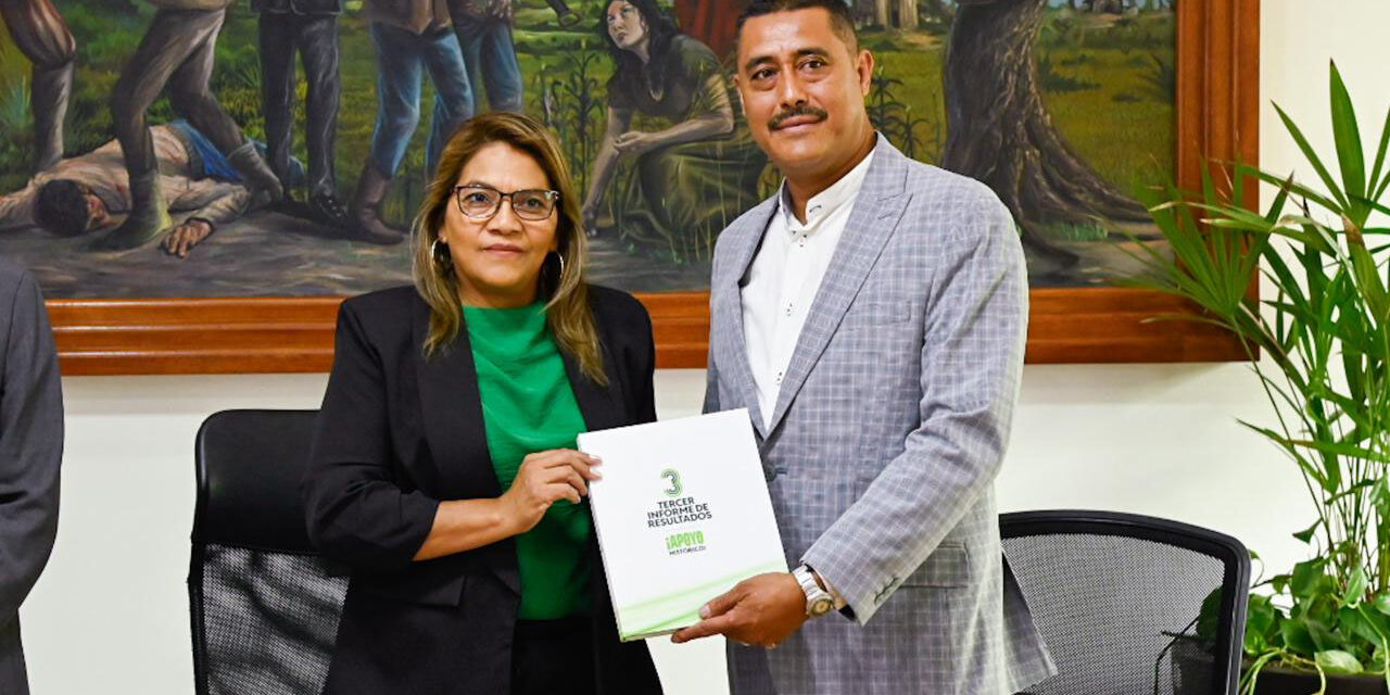 Alcaldesa de Soledad entrega documento de Tercer Informe de Resultados a cabildo