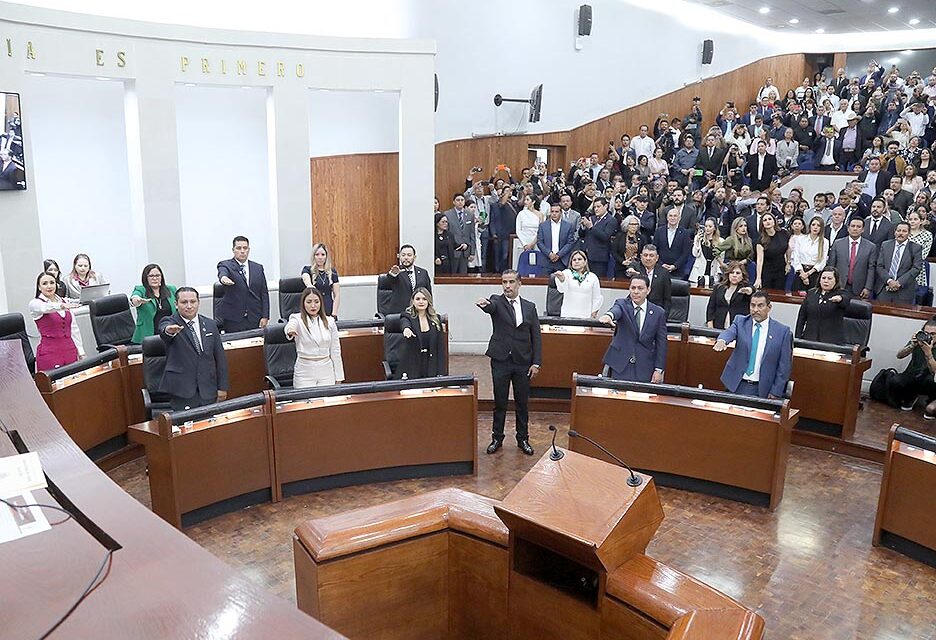 En Sesión Solemne de Instalación, los 27 integrantes de la LXIV Legislatura del Congreso del Estado rindieron protesta de ley
