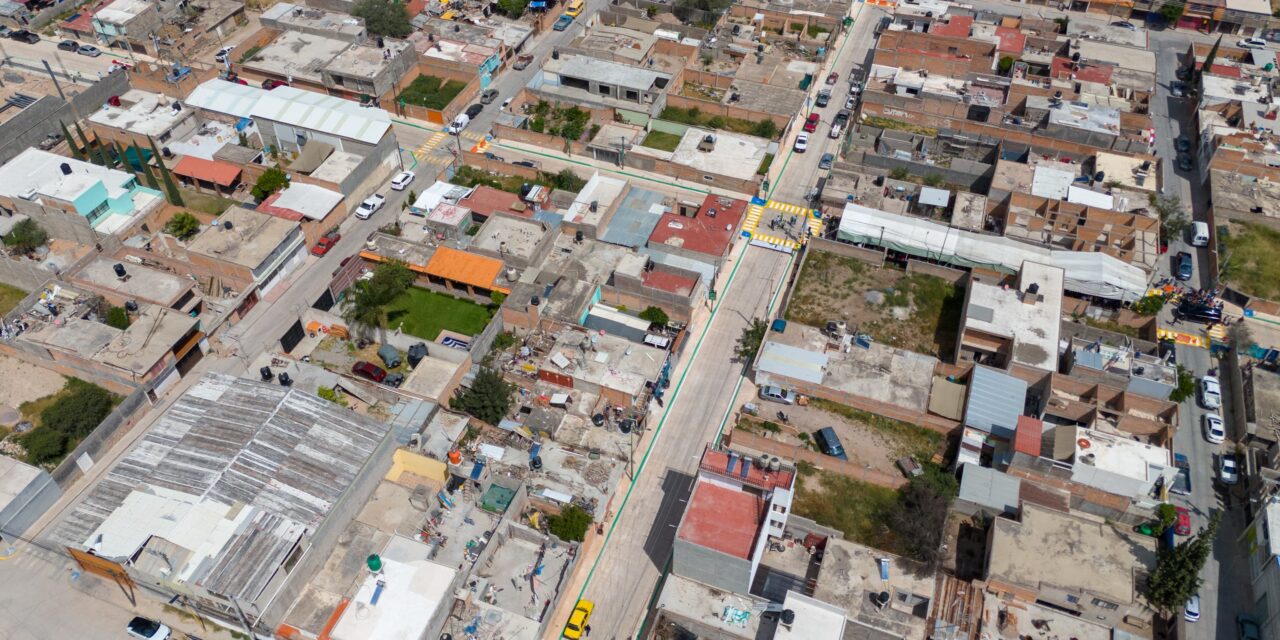 Habitantes de Bellas Lomas agradecen apoyo del gobierno estatal al pavimentar sus calles