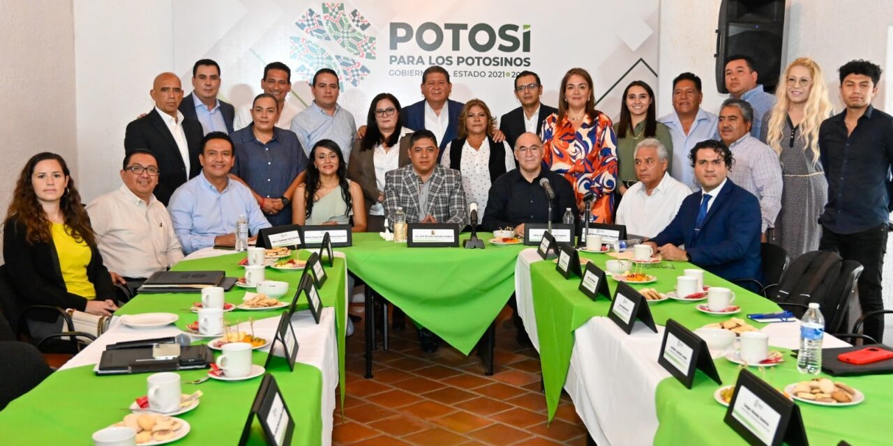 El Gobernador del Estado encabezó una reunión de trabajo con el Concejo municipal de Villa de Pozos