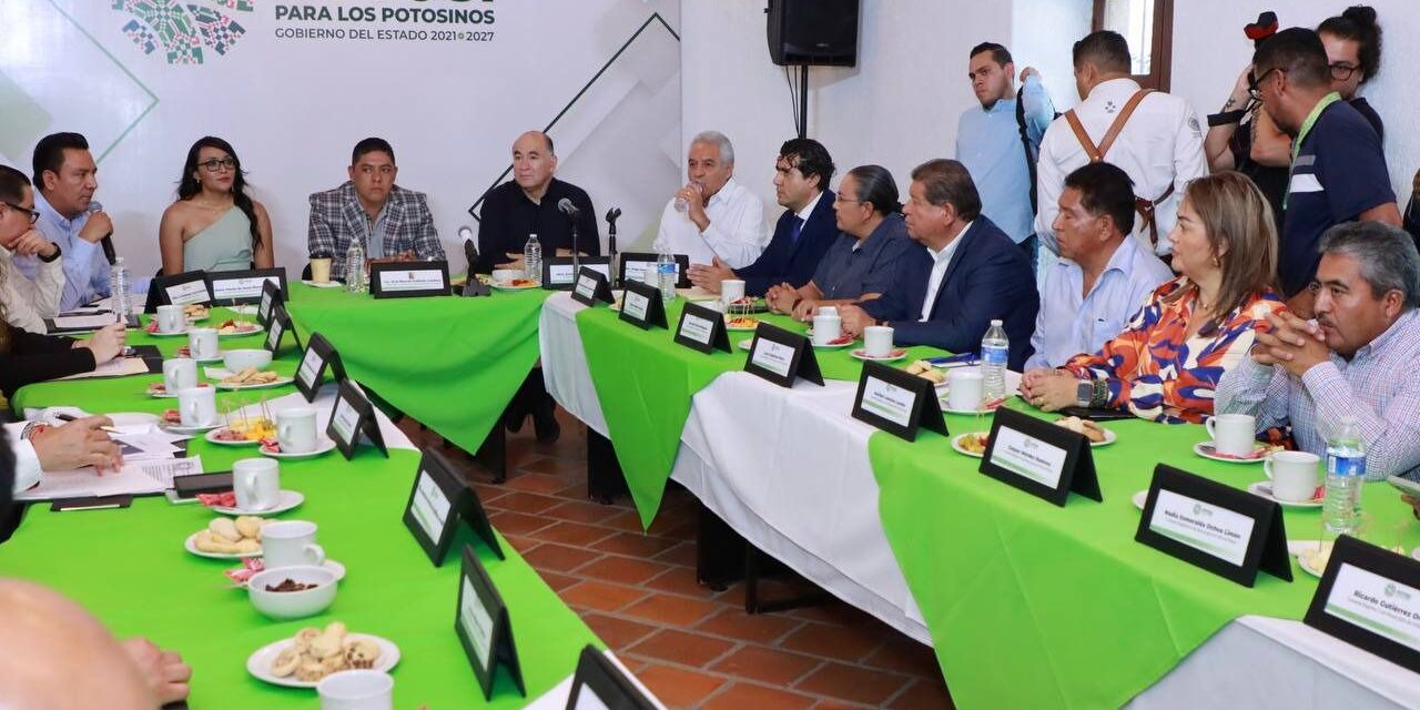 Alcalde Galindo y Gobernador Gallardo encabezan primera sesión de Concejo de Villa de Pozos
