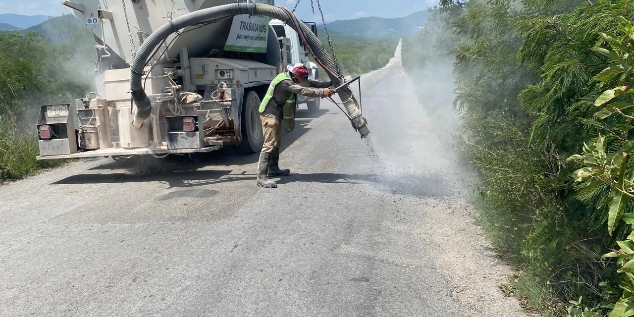 Gobierno estatal atendió 233 kilómetros de caminos durante agosto