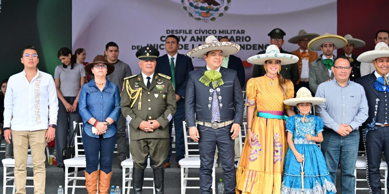 Ricardo Gallardo encabeza Desfile Cívico Militar por 214 Aniversario de Independencia