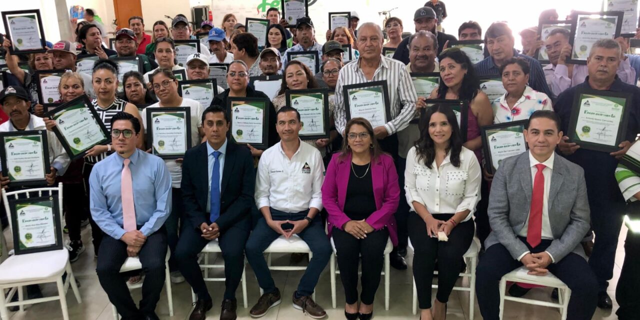 Son reconocidos empleados con décadas de servicio en el ayuntamiento de Soledad