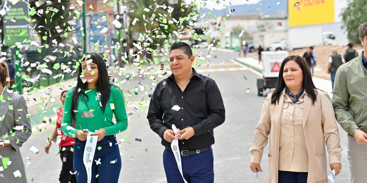 Potosinas reconocen a Ricardo Gallardo por nueva calle de la Clínica 50 del IMSS