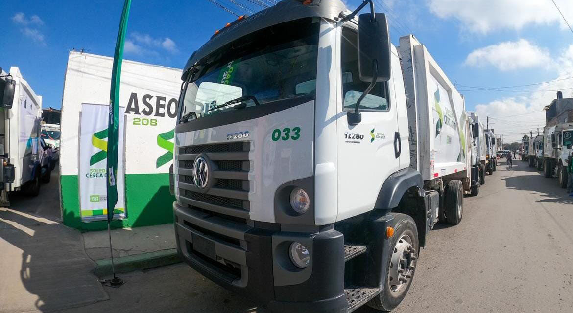 Alcalde Juan Manuel Navarro refuerza servicio de recolección de residuos con entrega de tres nuevas unidades