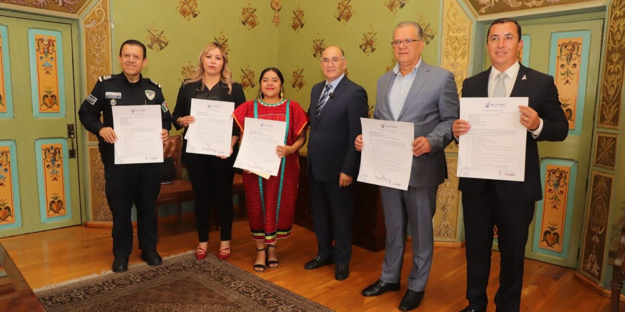 Alcalde Enrique Galindo entrega ordenanzas al Gabinete Capitalino, para su cumplimiento en el periodo 2024-2027