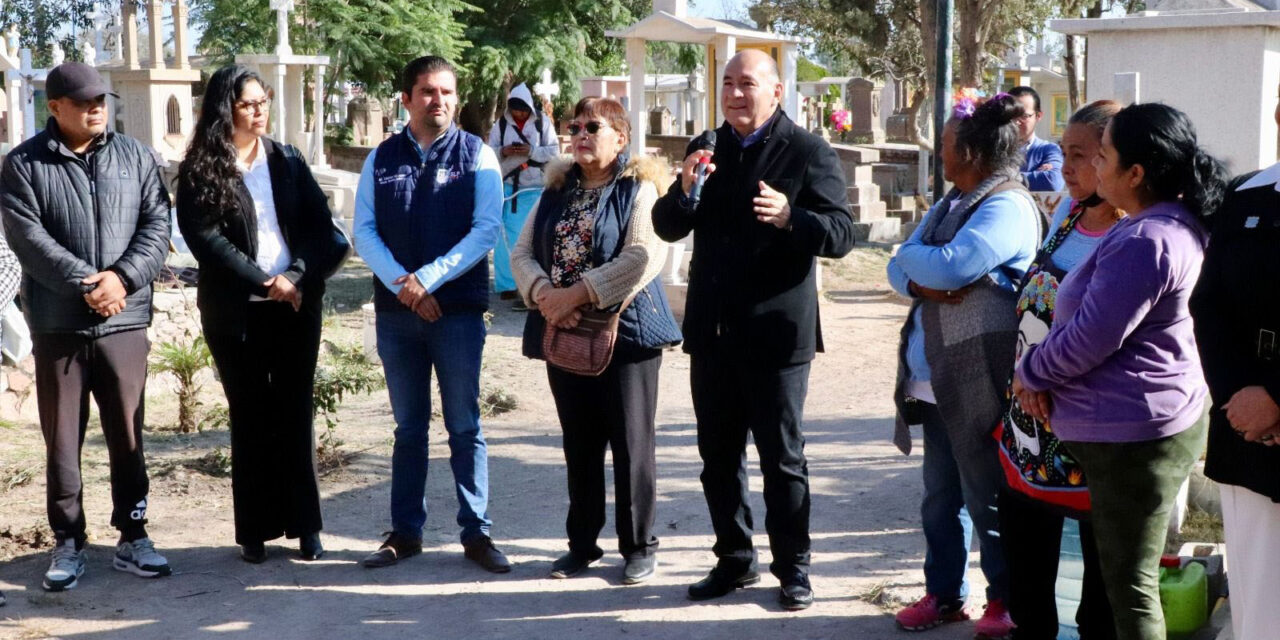 Alcalde Galindo encabeza la rehabilitación del Panteón Españita, en el 23 de los 100 Días de Talacha